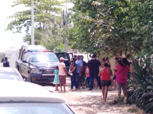 Al lugar llegaron policías y elementos del Servicio Médico Forense (Semefo)