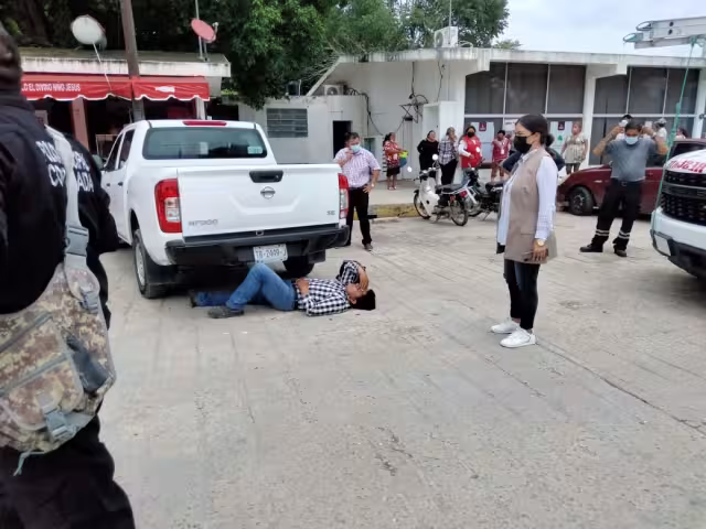 El hombre fue trasladado a un hospital para su atención médica