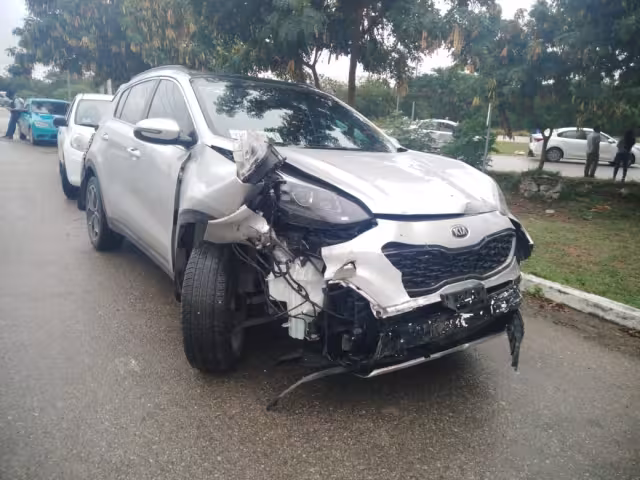 Carambola deja pérdida total de vehículos en el Anilló Periférico de Mérida