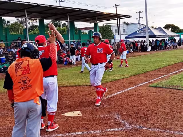 Los de Dzán guiados por el brazo de Dustin Heredia lograron solo permitir una carrera ante los Kisines