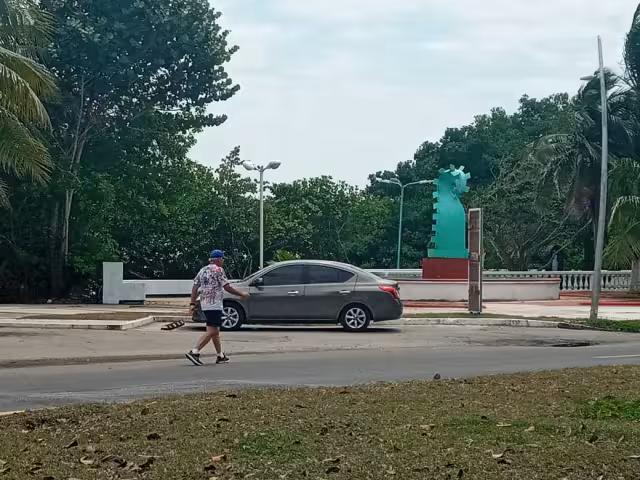 Se establecieron las llantas para bloquear el acceso a 11 cajones de estacionamiento como medida de restricción de movilidad por COVID-19 