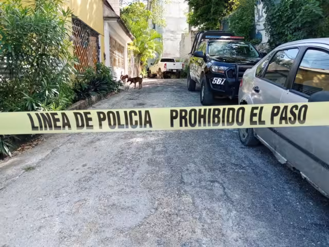 Fue alrededor de las 14 horas, cuando un hombre se paso por un lote baldío y vio al fallecido