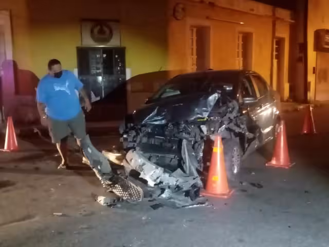 El auto quedó con varios daños