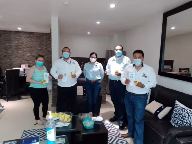 La mayoría de las empresas desechan muchas hojas, cartón, plásticos, electrónicos, metal y aluminio. Foto: Irene Barradas