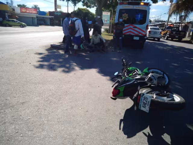 El motociclista resultó herido en el accidente