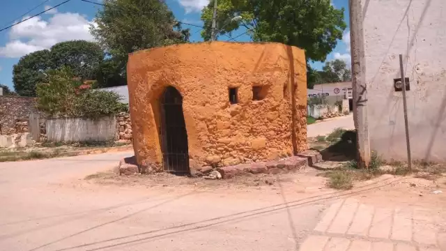 Una construcción en medio del poblado sirvió como cárcel durante la Guerra de Castas