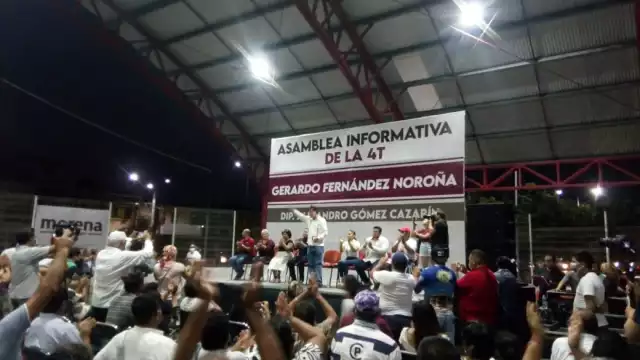 Gerardo Fernández Noroña se reunió con habitantes de la colonia Santa Isabel en Campeche