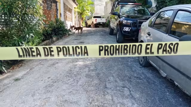 Fue alrededor de las 14 horas, cuando un hombre se paso por un lote baldío y vio al fallecido