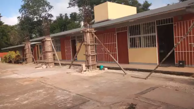 Dijeron que harían las obras y se olvidaron, reclama director del plantel