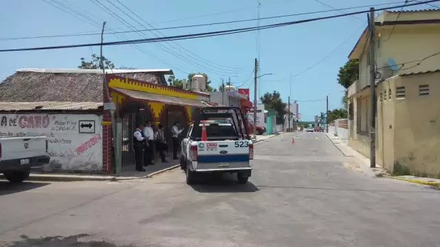 Los atacantes iban a bordo de un auto color rojo
