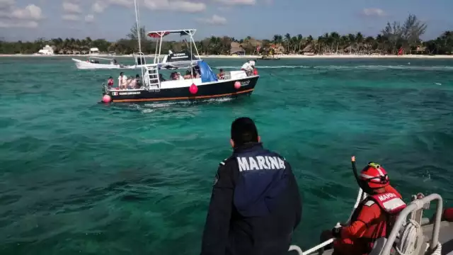 Falla mecánica de una embarcación dejó a la deriva a 14 personas