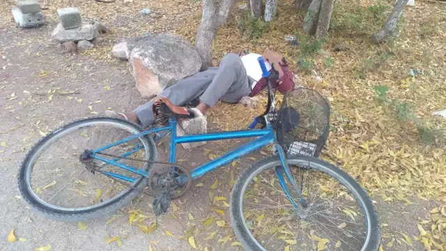 El abuelito quedó inconsciente luego de caer de su bicicleta