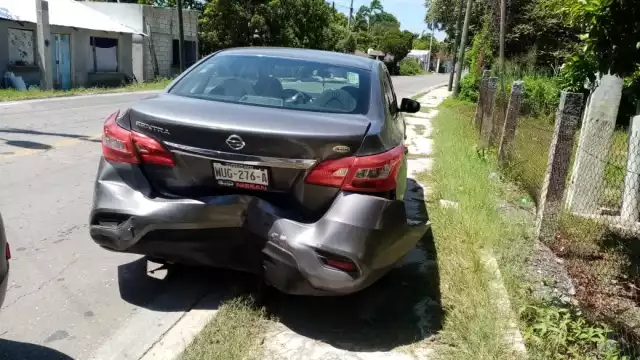 Choque entre automóviles deja una mujer lesionada en el poblado de Atasta. Foto: Ricardo Jiménez