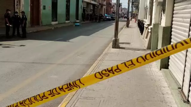 La calle fue cerrada a la circulación, por lo que se pide a los automovilistas tomar precaución