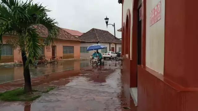 Los ciudadanos permanecieron en sus casas debido a las constantes lluvias que afectan a Palizada este sábado