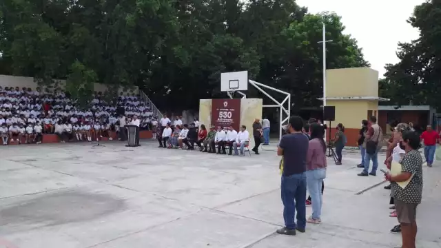 Alumnos recitaron poesía en la ceremonia