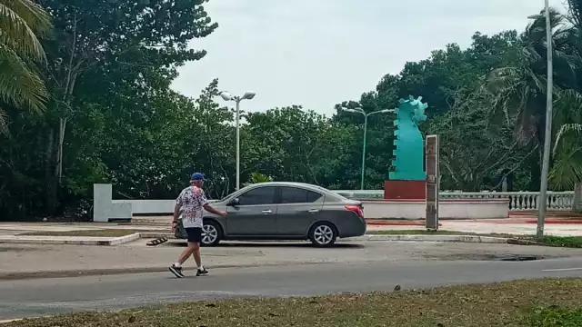 Se establecieron las llantas para bloquear el acceso a 11 cajones de estacionamiento como medida de restricción de movilidad por COVID-19 