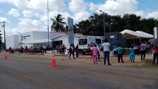 Adultos mayores acudieron a la Unidad Médica esta mañana