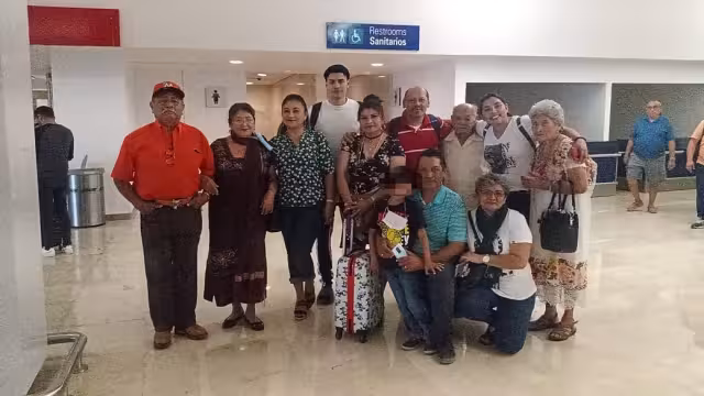 El paisano llegó acompañado de su esposa, Zulma Bautista, y su hijo