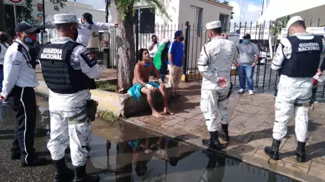 El hombre indicó que no lo querían dejar ir  Foto: Fernando Poó