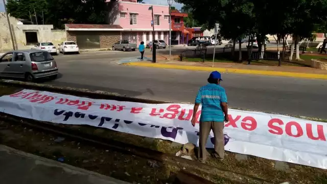 Vecinos de los barrios de Santa Lucia, Ermita y Camino Real exigen que el paso del Tren Maya por fuera de las colonias