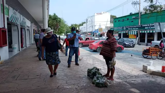 Inconformes aseguran que la autoridad acude al centro de abasto cuando quieren presumir sus fotos en las redes sociales. Foto: Fernando Kantún