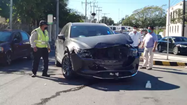 El conductor de la camioneta no respetó su alto
