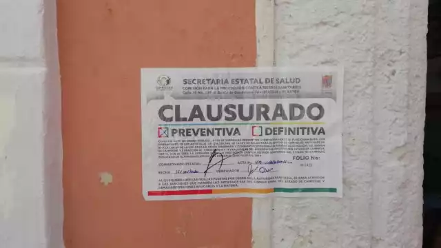 Dos establecimientos del corredor turístico de la Calle 59, fueron clausurados por ofertar bebidas embriagantes por fuera y no acreditar la autorización correspondiente de operatividad. Foto: Jorge Chan

