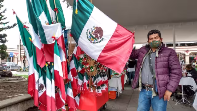 La bandera, junto con el escudo y el himno nacional, son los símbolos que nos representan y nos unen como nación mexicana