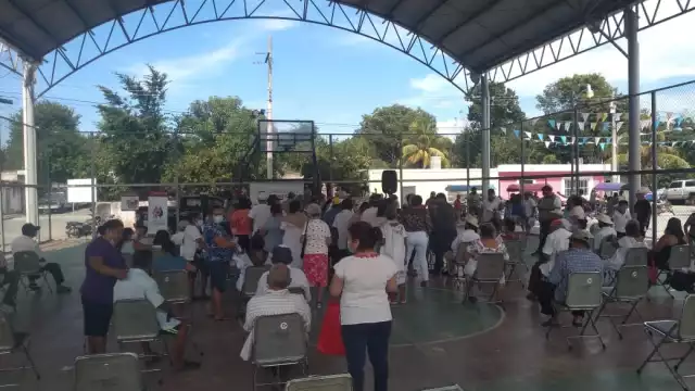 Los abuelitos cobraron su pensión de 65 y Más