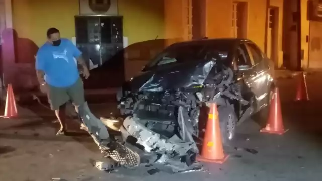 El auto quedó con varios daños