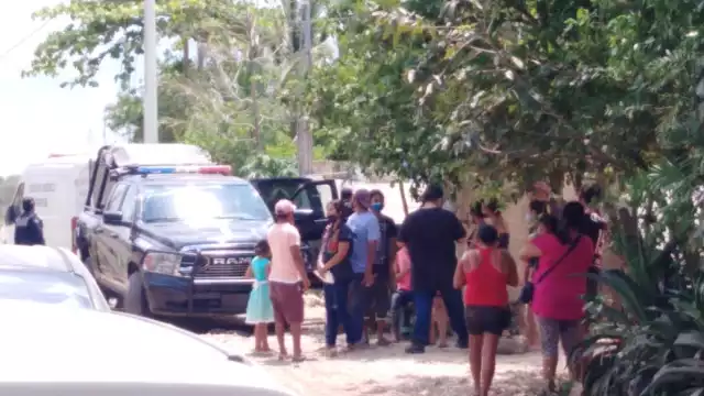 Al lugar llegaron policías y elementos del Servicio Médico Forense (Semefo)