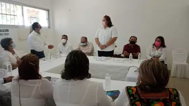 Tras repasar la agenda de la sesión, la regidora propuso como tercer punto su renuncia al cargo