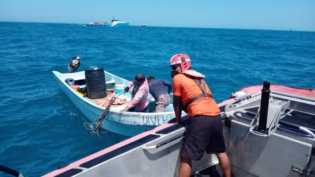 El sábado cerca de las 20:00 horas al encontrarse en las inmediaciones de Cayó Arcas, la embarcación presento una falla en el motor