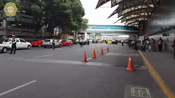 Extrabajadores de Mexicana de Aviación levantan bloqueo en AICM Extrabajadores de Mexicana de Aviación levantan bloqueo en AICM