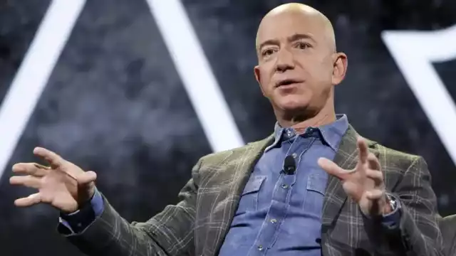 Ex empleada doméstica de Jeff Bezos asegura que tenía que salir por la ventana