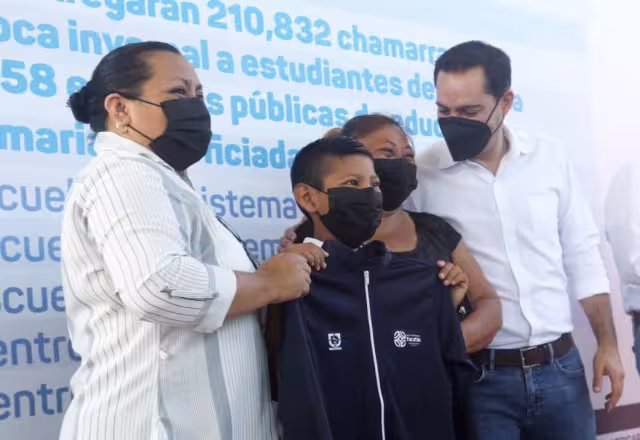 De acuerdo con padres de familia, la entrega representó un ahorro de aproximadamente 2 mil 500 pesos para los hogares