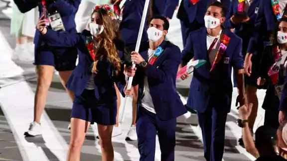 Rommel Pacheco y Gaby López abanderan a México en la inauguración de los Juegos OIímpicos de Tokio 2020 Rommel Pacheco y Gaby López abanderan a México en la inauguración de los Juegos OIímpicos de Tokio 2020