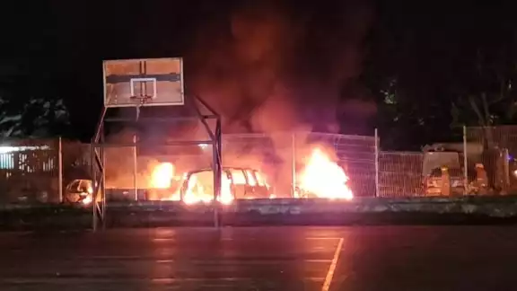 El fuego afecto a por lo menos seis unidades El fuego afecto a por lo menos seis unidades
