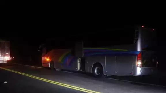 El vehículo que circulaba por la Autopista del Sol transportaba a los normalistas