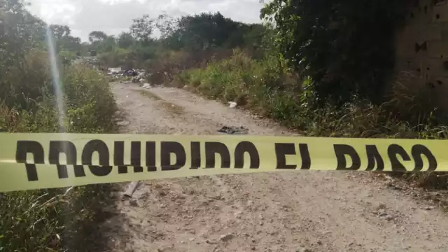 Al lugar, llegaron policías preventivos, quienes acordonaron el área en espera de las autoridades correspondientes