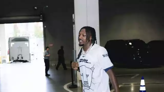 Así presumió su jersey felino