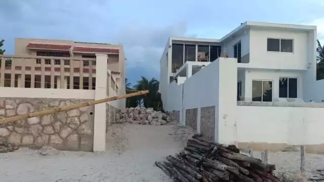 Vecinos de Chelem reportan el cierre de una entrada a la costa por la supuesta construcción de un espolón