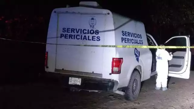 Al lado del muerto había dos cartulinas; uno de los mensajes decía: “Aquí no permitimos extorsiones... No te salió el secuestro del Magistrado...”