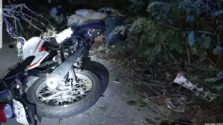 El motociclista circulaba de Sur a Norte, y que al llegar al mencionado kilómetro el conductor perdió el control del manubrio