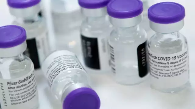 Llegaron 825 mil 150 vacunas de Pfizer contra COVID-19 a México