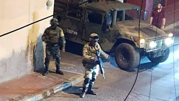 Luego del atentado en el que no hubo lesionados, ni detenidos, a través de redes sociales circularon videos en los que se escucharon las ráfagas en el primer cuadro del municipio metropolitano Luego del atentado en el que no hubo lesionados, ni detenidos, a través de redes sociales circularon videos en los que se escucharon las ráfagas en el primer cuadro del municipio metropolitano