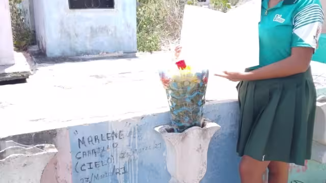 Arlen también agradeció a su papá quien estuvo con ella en todo momento.