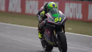 El motociclista brasileño, Eric Granado, bailó sobre las ruedas de su moto, el trend de Despechá de Rosalía