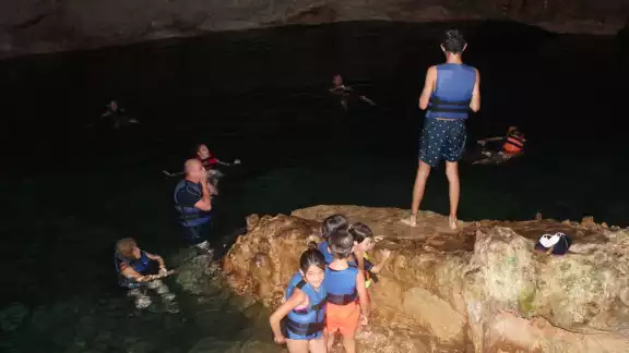 Homún es conocido por tener una gran cantidad de cenotes Homún es conocido por tener una gran cantidad de cenotes